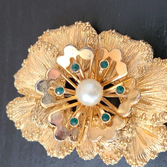 Jewelry - - Vintage Brooch